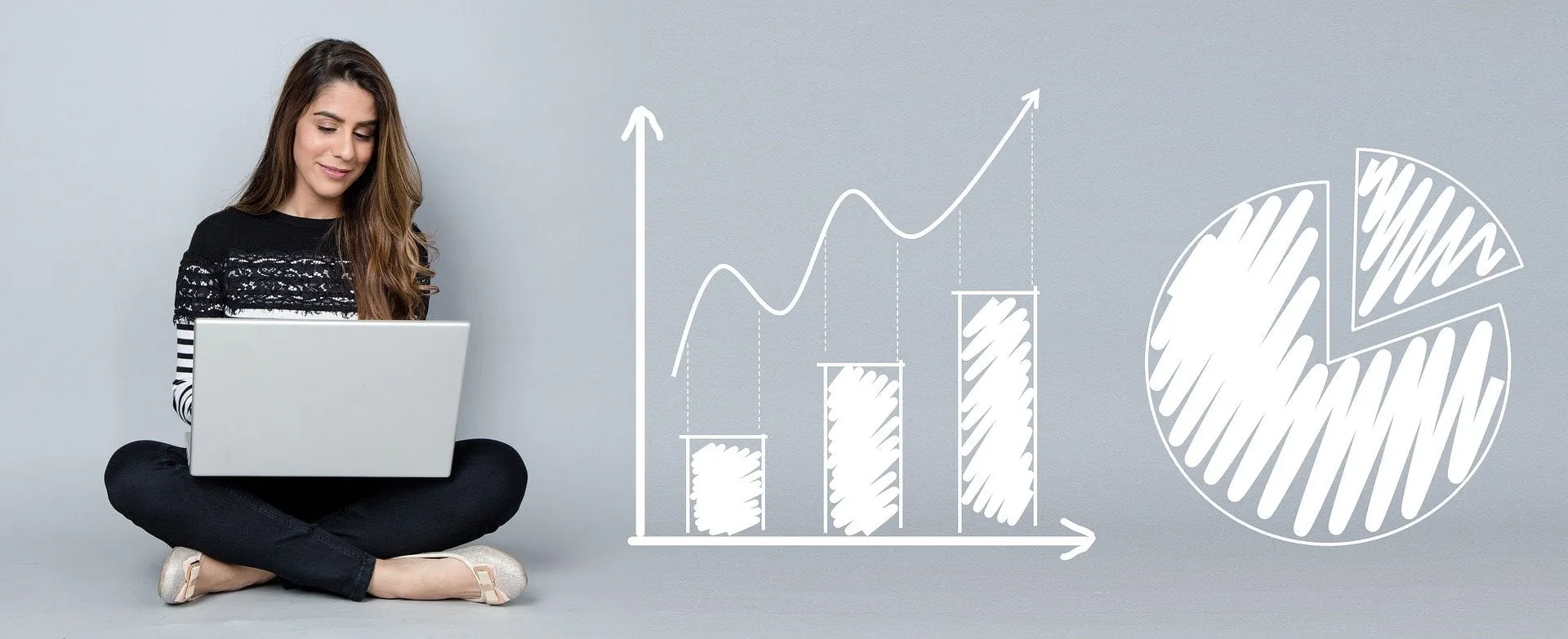 Woman using a laptop to set a personal budget and retirement plan. She is integrating Mint with her savings accounts. https://pixabay.com/photos/analytics-charts-business-woman-3265840/